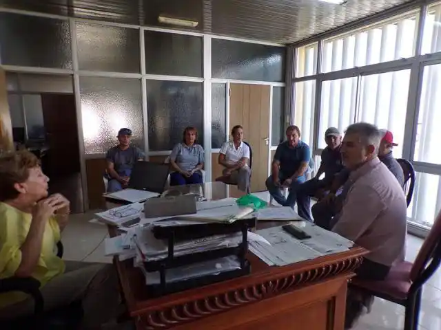 La intendente municipal junto a la asociación de trabajadores del estado 