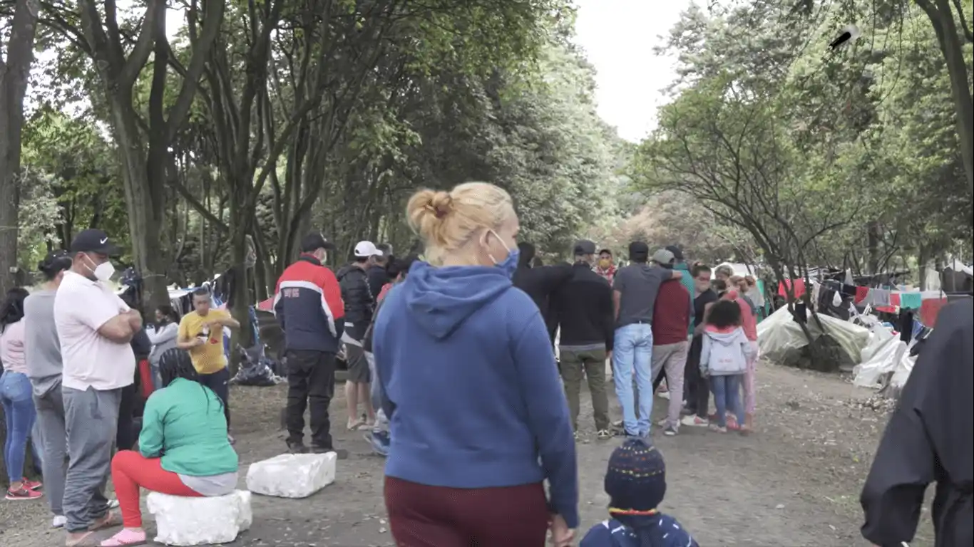 ¡Drama Humanitario! Venezolanos duermen en el suelo
