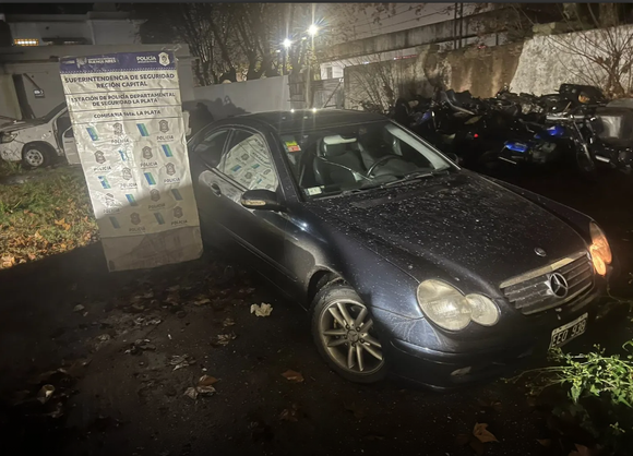 Rápido y coimero: corría una picada en un Mercedes Benz y trató de sobornar a la Policía con $500.000