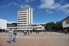 IVÁN DUQUE anuncia educación gratuita y vacunación para profesores