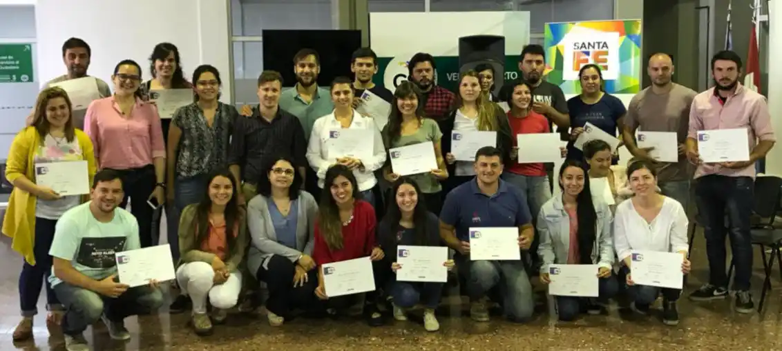Firmat: reconocen a jóvenes emprendedores de la Región 