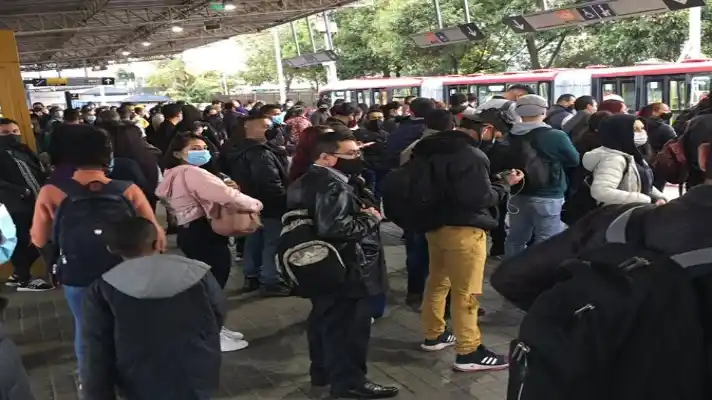 DISTANCIAMIENTO SOCIAL CERO: Transmilenio en Bogotá es un CAOS en plena cuarentena