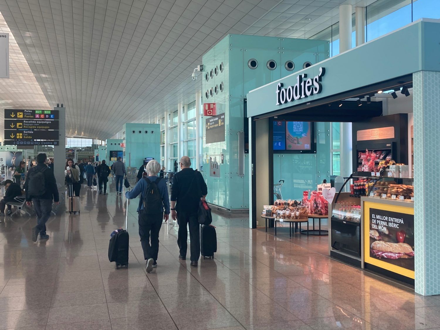 Inauguran siete nuevos locales comerciales en el aeropuerto de Barcelona-El Prat