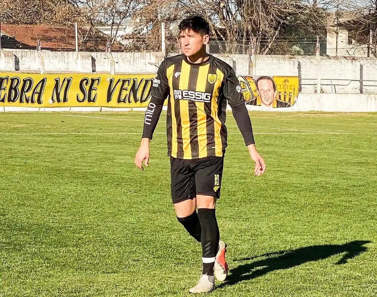 FOTO @CLUBSANTAMARINA Marcos Fernández viene de tener un auspicioso debut con la camiseta de Santamarina.