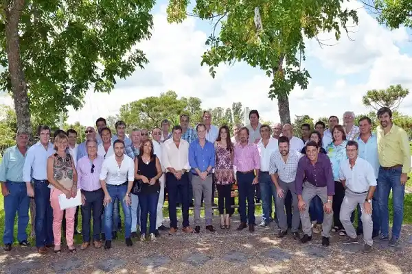 Gustavo Bordet se reunió con intendentes peronistas      