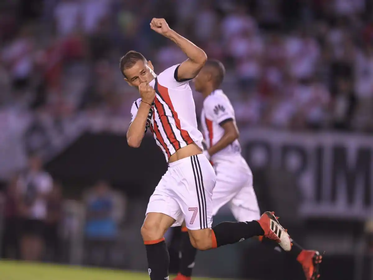 Para sumar de a tres ante su gente