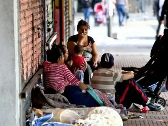 La pobreza bajó a 31,6 por ciento en el primer semestre, su piso en siete años