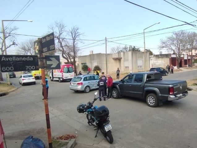 Tres vehículos involucrados en un accidente vial.