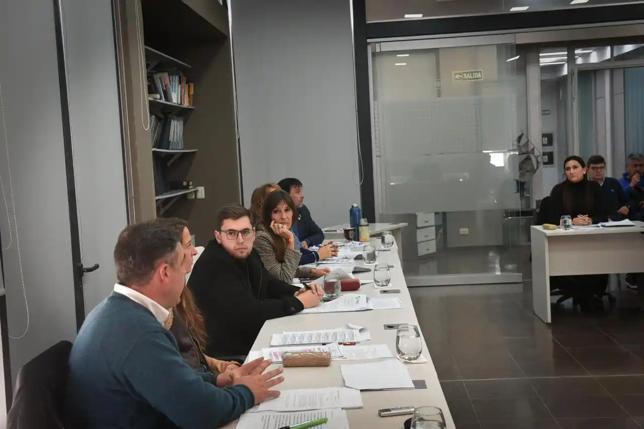 El oficialismo defendió el ajuste de Bernate para enfrentar la crisis.