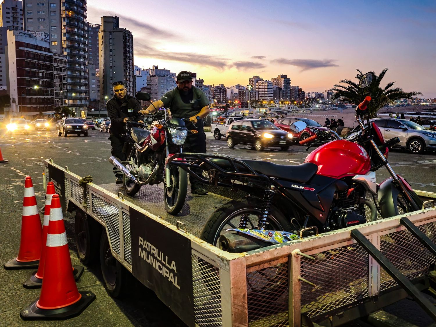 En lo que va de febrero, el Municipio realizó 124 infracciones a cuidacoches y secuestró 100 motos