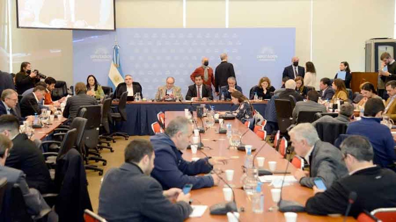 Diputados trabaja en creación de incentivos para las investigaciones y desarrollos tecnológicos en el ámbito productivo 