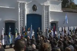 Macri viaja a Tucumán con Pichetto y luego presidirá el desfile militar en Palermo