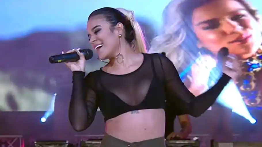 Antes de la llegada de la cantante, que llegará al país en febrero del año que viene, se volvió tendencia un video del show que dio en el ciclo que conduce Marcela Baños