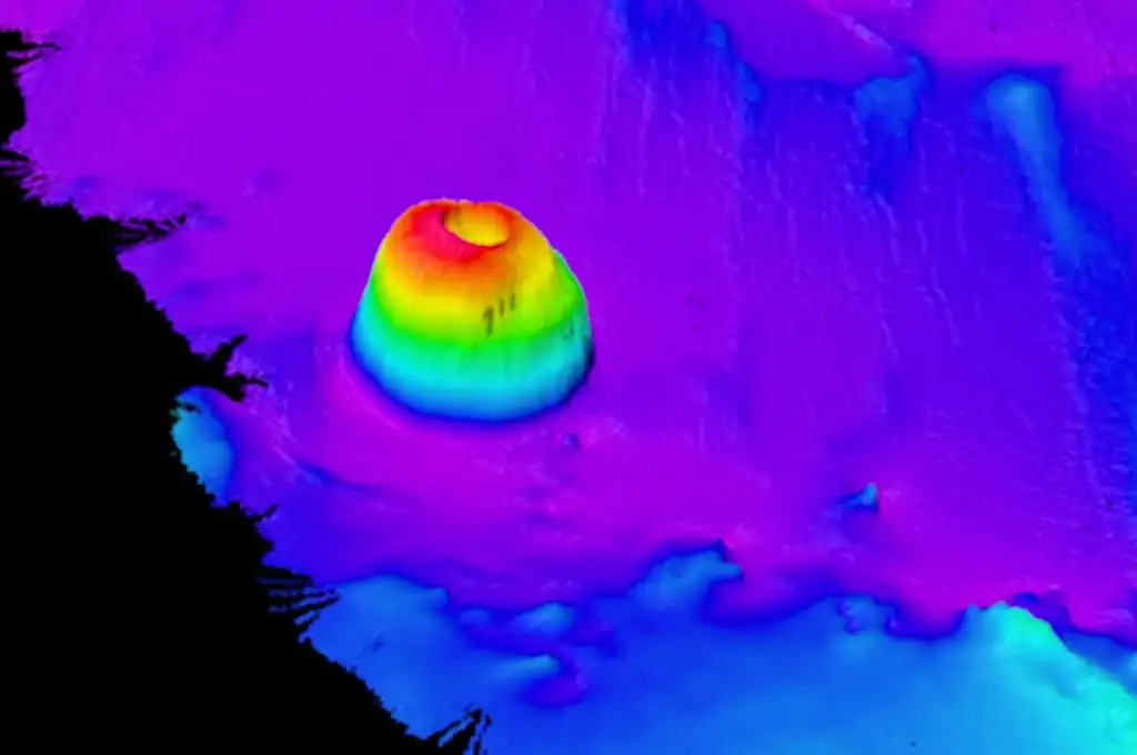 Descubrieron un sorprendente volcán submarino en forma de pastel Bundt