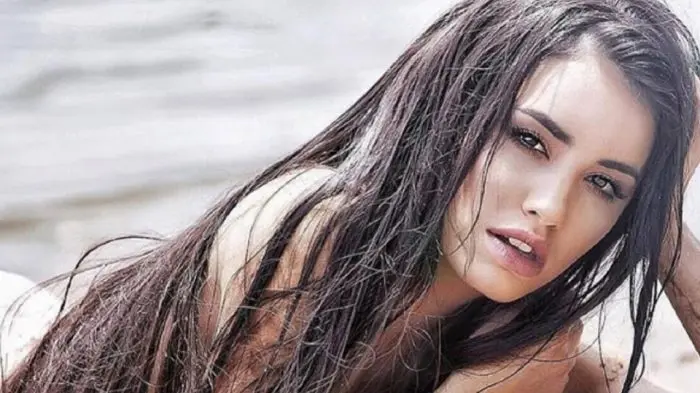 Lali cautiva a sus seguidores con provocativas fotos