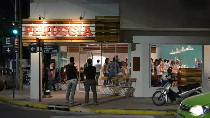 Rompieron la vidriera y robaron en una heladería céntrica