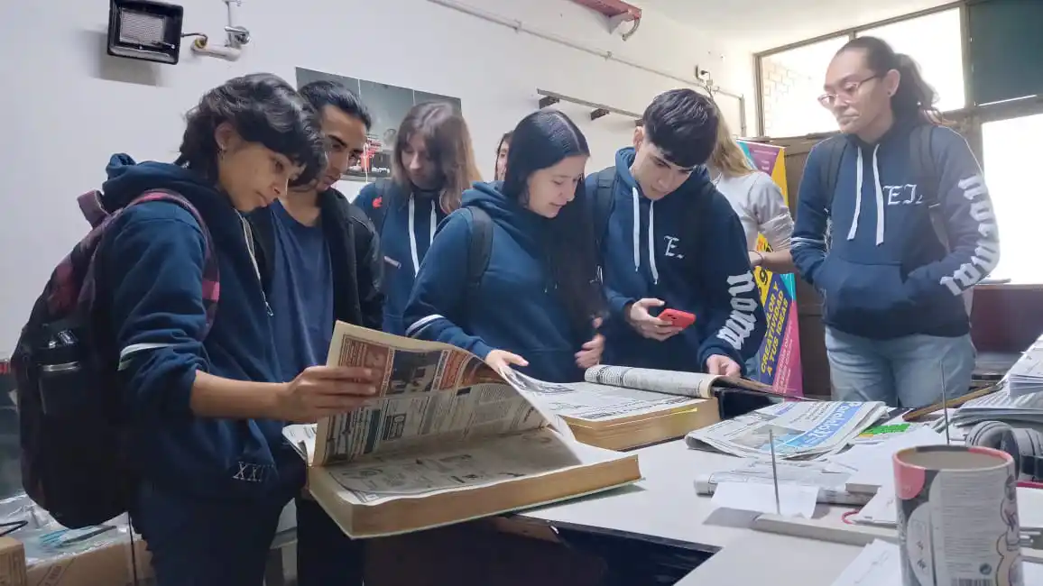 Visita normalista de alumnos  y docente de 6to. Comunicación