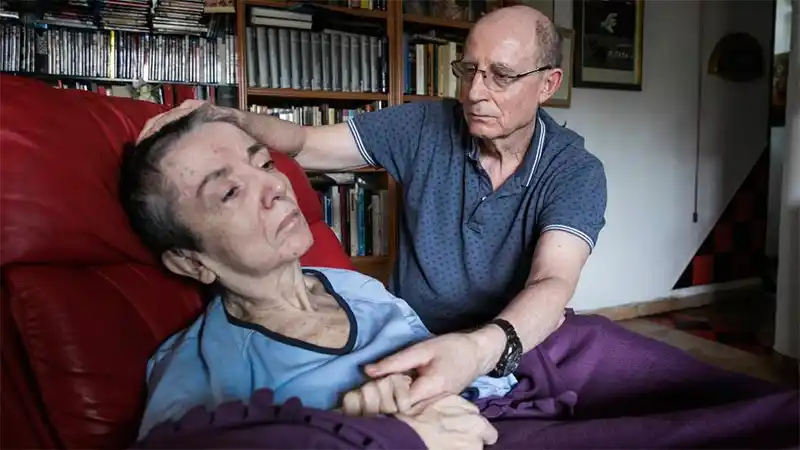 Ayudó a morir a su mujer enferma y lo grabó para concientizar sobre la eutanasia
