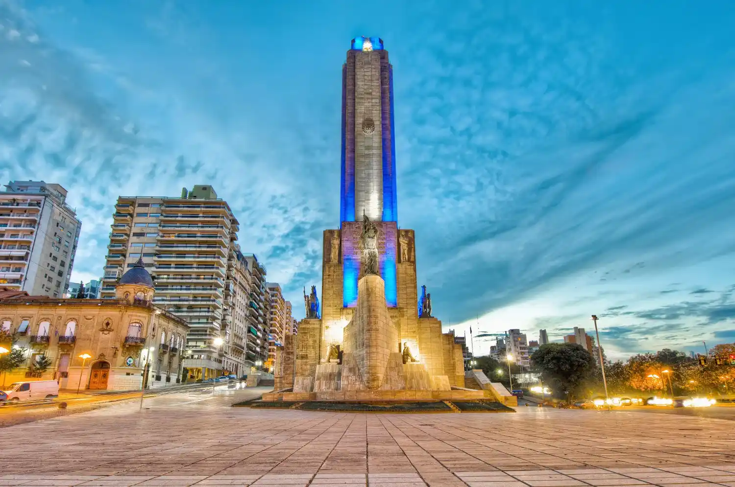 Llegó el día: la Provincia inaugura la restauración y puesta en valor del Monumento Nacional a la Bandera