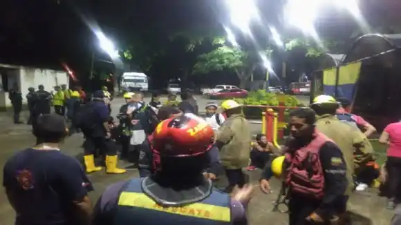 Bomberos buscan a más de 18 excursionistas perdidos en montañas de Guatire