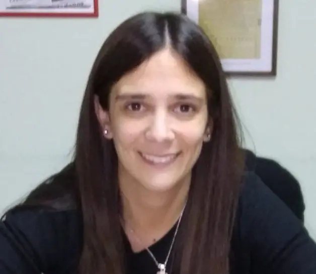 En campaña: críticas por la Casa de la Provincia y visitas a empresas y a comerciantes
