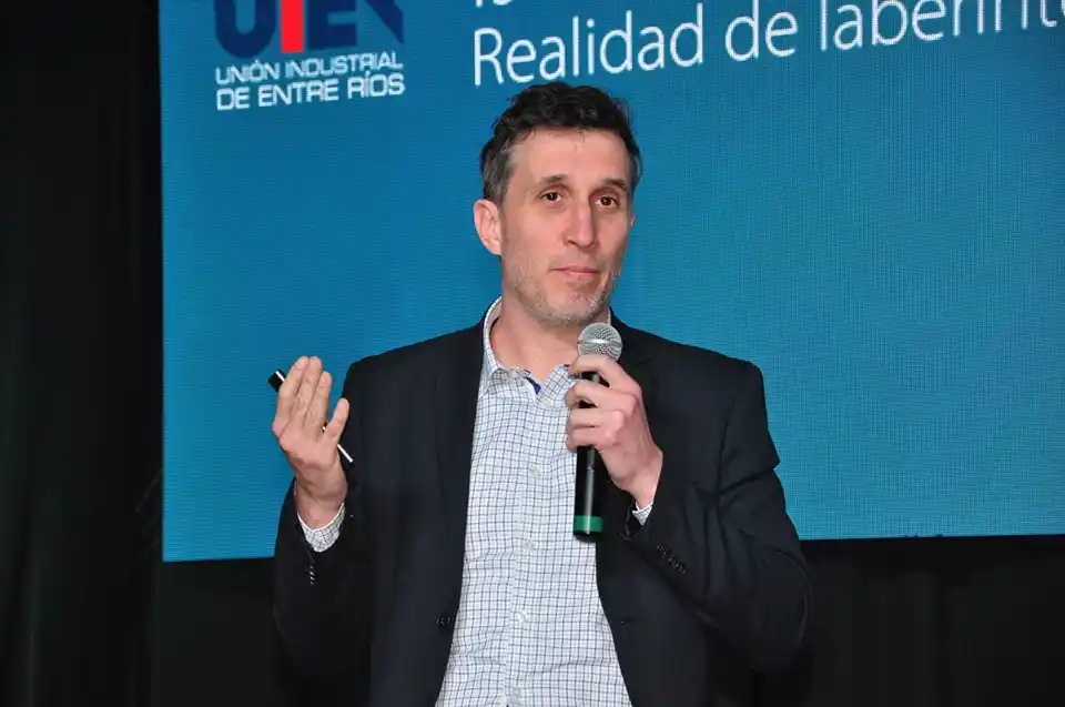 Entrevista al economista Rapetti: “Exportar genera los dólares para que la economía crezca sin interrupciones”