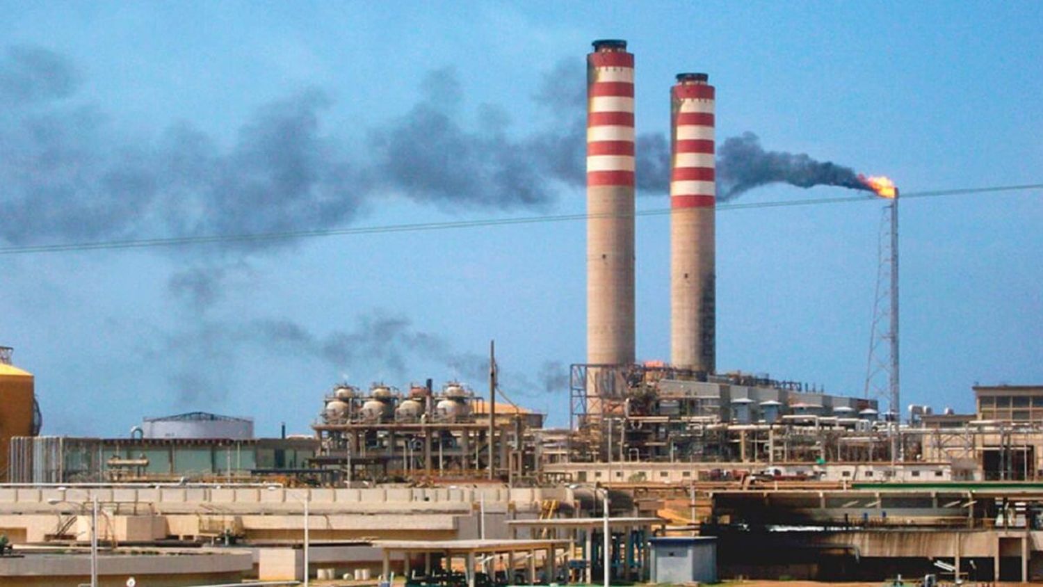 ¡QUE SE APURE! Irán y Venezuela firman contrato millonario para reparar refinerías