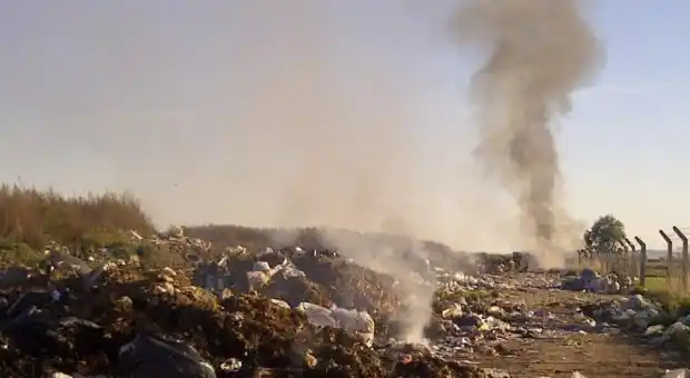 Coronel Pringles: Intiman al Intendente Oreste por basural a cielo abierto