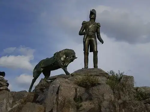 La ceremonia tendrá lugar a las 18 horas en la plaza que lleva el nombre del prócer.