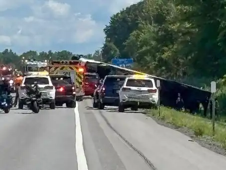 Cinco muertos y decenas de heridos en accidente de autobús turístico al norte de Nueva York