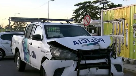 Choque entre patrulleros en Villa Lugano: cuatro policías heridos tras una persecución de película