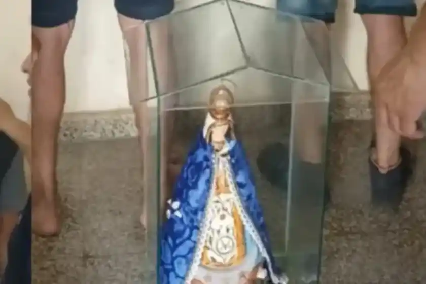 Detuvieron a dos jóvenes que robaron una figura de la virgen de Itatí y exigían un rescate