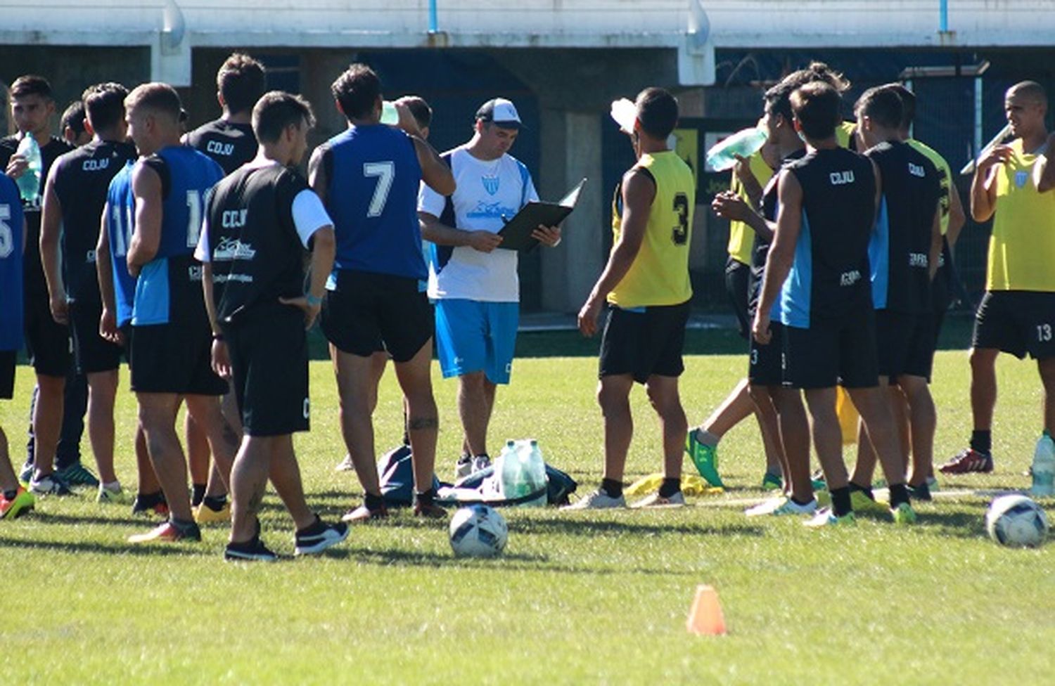 Juventud empató con Argentinos Juniors en La Vía