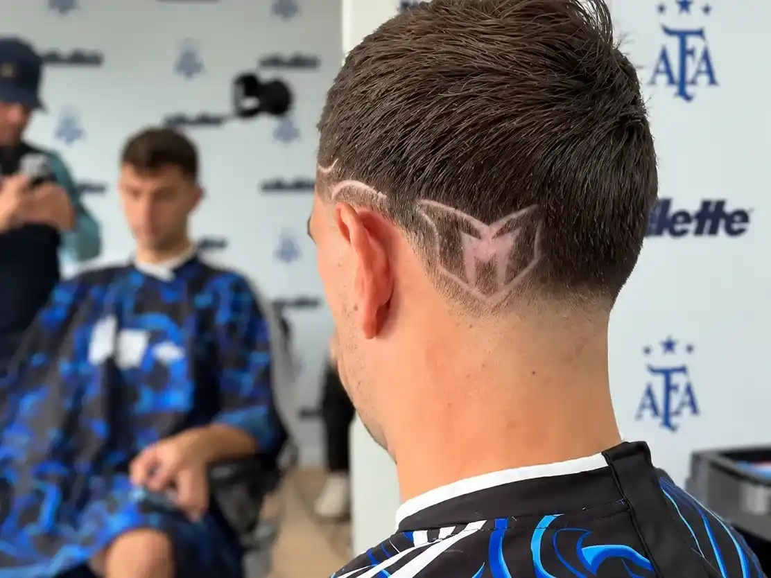 El particular corte de pelo del Dibu Martínez para la despedida de Lionel Messi