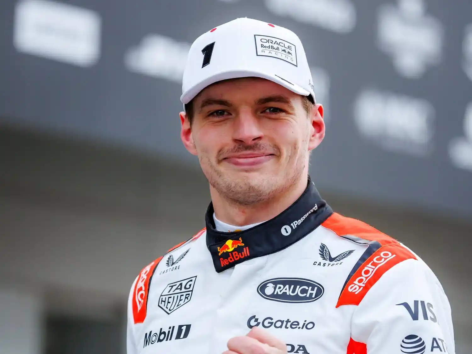 Verstappen largaba adelante