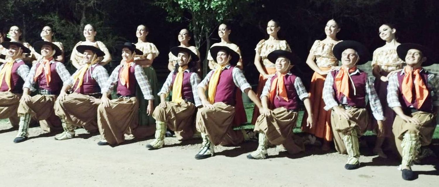 Muestra de la escuela y ballet folklórico �SAlas de mi Patria⬝