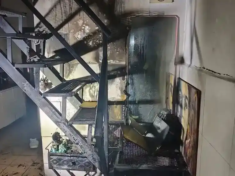 Una mujer y su hijo sufrieron quemaduras tras sufrir el incendio de su casa