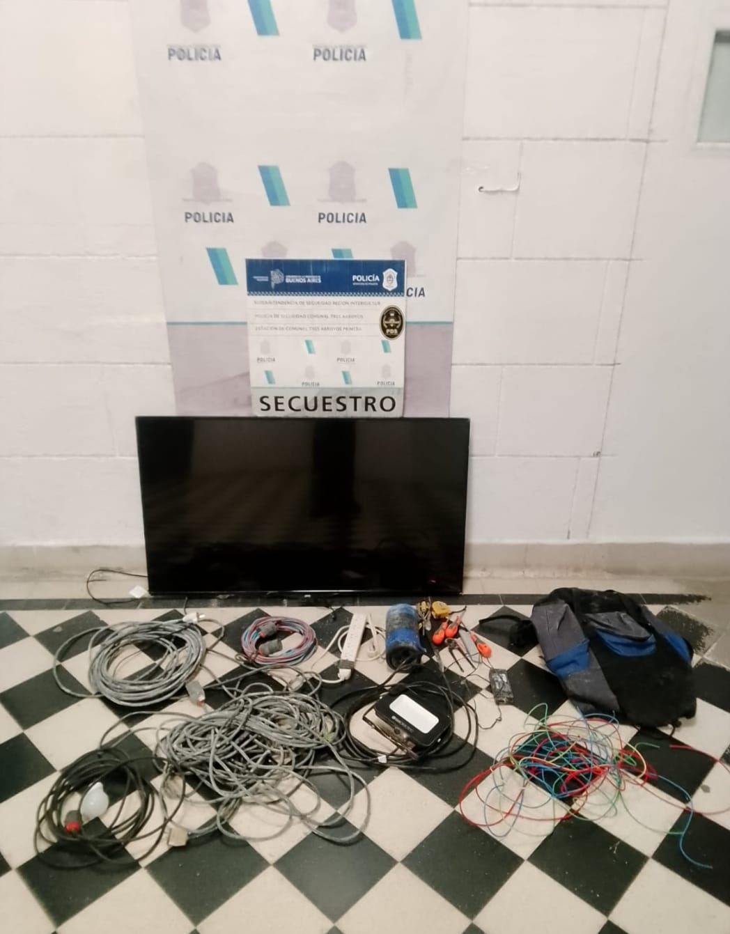 Aprehendido por robar un televisor y otros elementos en una obra en el centro