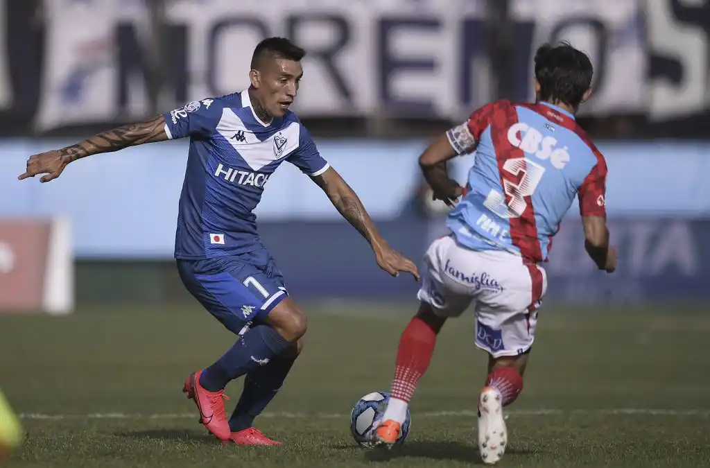 Vélez paseó su fútbol por la cancha de Arsenal