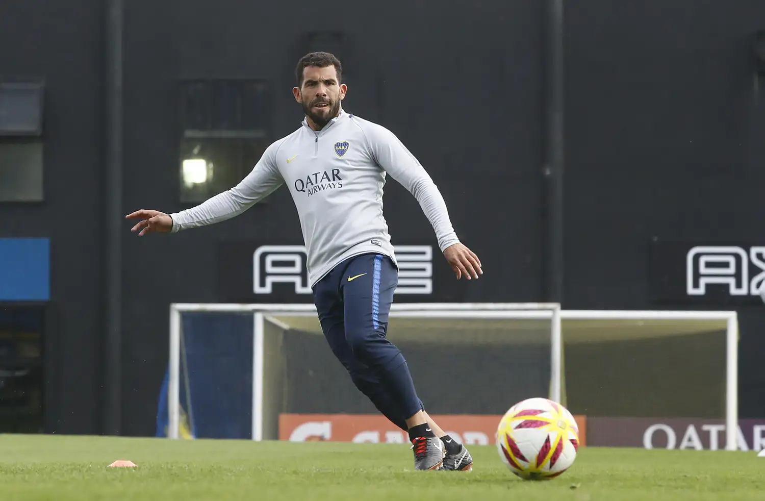 Tevez no sería titular en el choque ante Argentinos