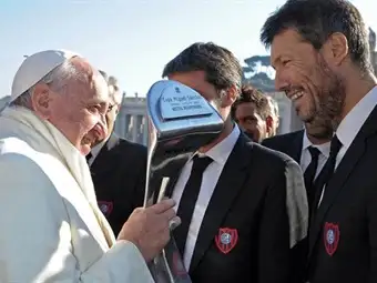 Francisco recibió a Tinelli y ya tiene el trofeo prometido