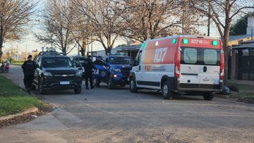 Terrible: se electrocutó con una reja y murió luego de que le cayera un horno en la cabeza
