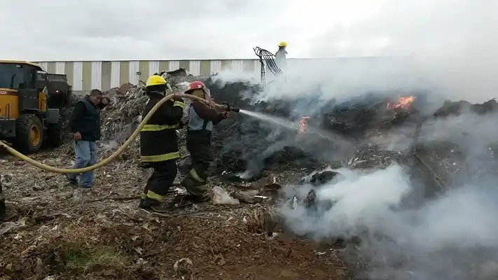 Islas del Ibicuy: Se incendio el depósito  de la papelera Cemesa