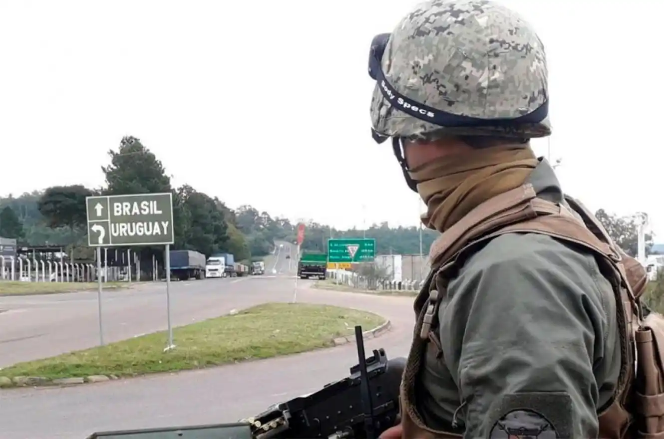 Uruguay militarizó las fronteras de Argentina y Brasil