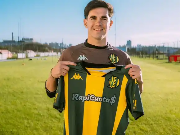 Facundo de la Vega extendió su vínculo con Aldosivi