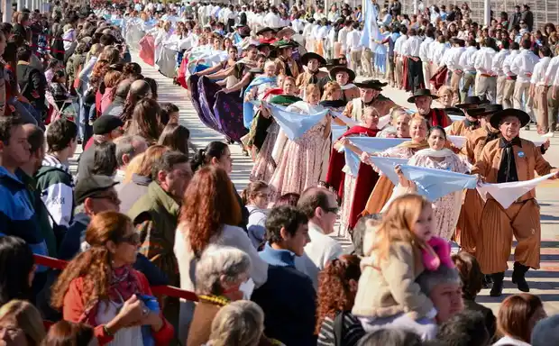 La fiesta del 25 de Mayo en Gualeguaychú en imágenes 