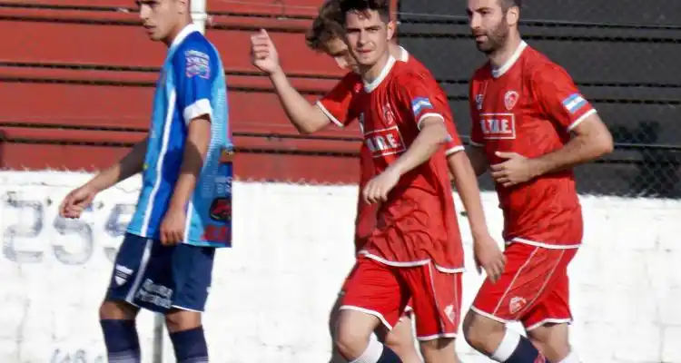Mitre sacó ventaja en la primera final del Clausura