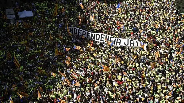 Masiva marcha en Cataluña en apoyo al referéndum por la independencia