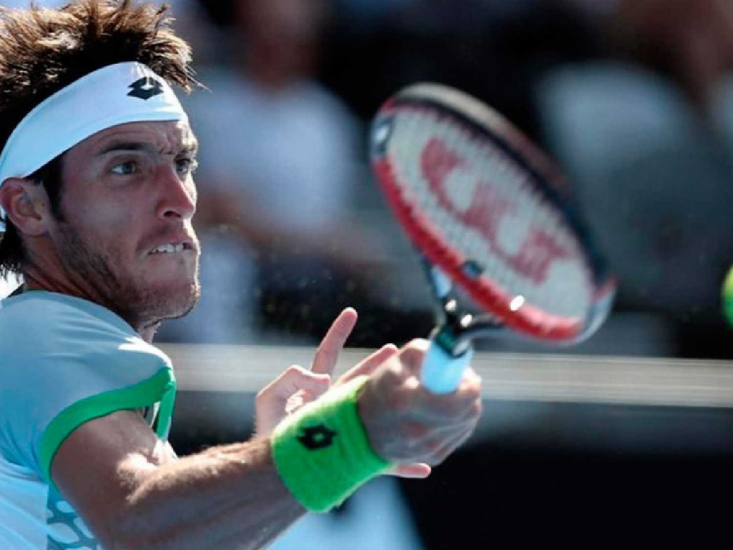 Leo Mayer arrasó en su debut en el césped londinense