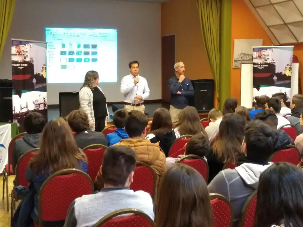 Rojas e integrantes del Puerto visitaron La Dulce y Fernández